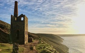 Idyllic Cottage - Near St Agnes And Porthtowan
